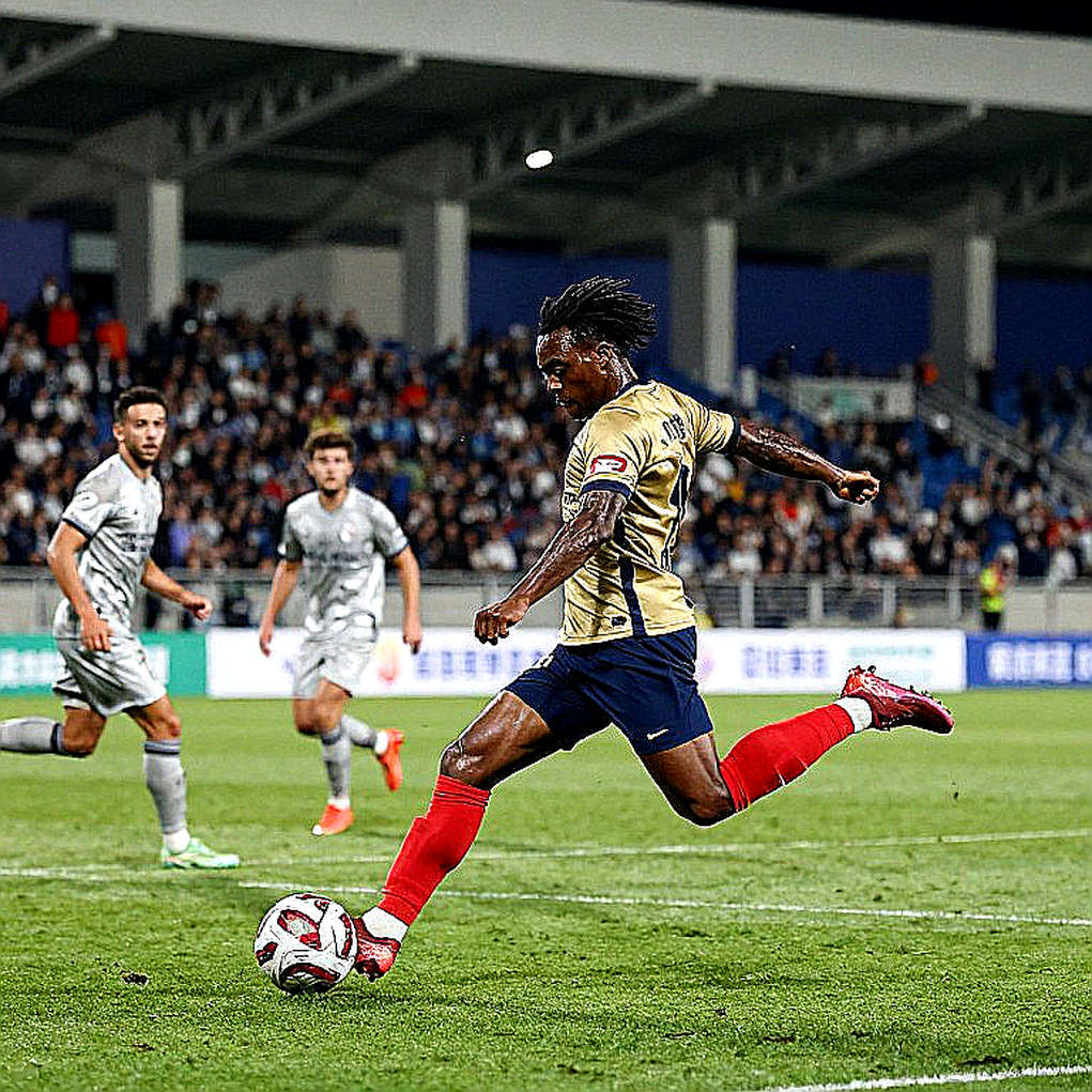 Hồ sơ rỗng: khi tin chuyển nhượng V.League không có một dữ kiện nào