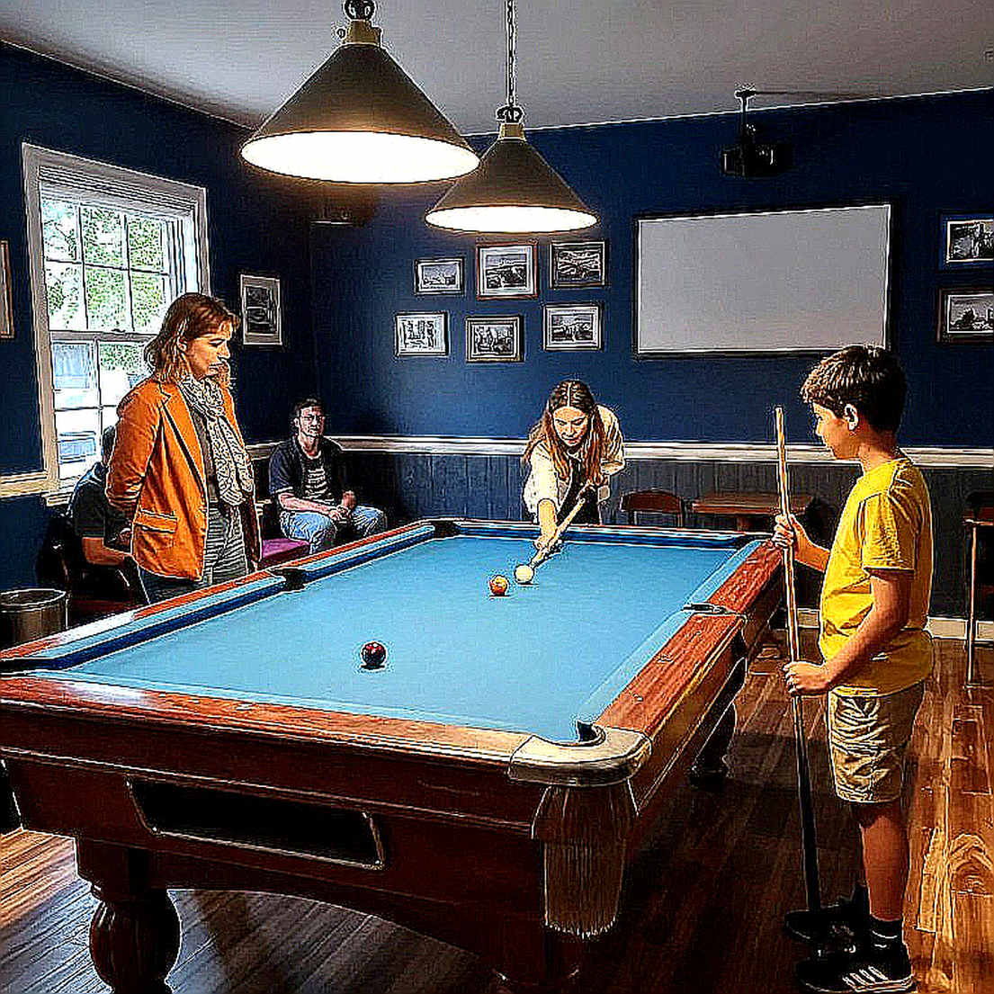10-ball Gandia: hai đương kim vô địch trụ lại, và cái giá của một loạt đấu quá ngắn