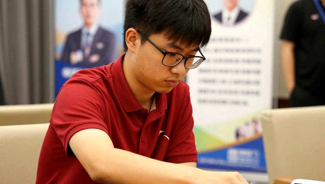Sixty Minutes and Carlsen's Shadow: What Really Lies Behind a Scandinavian Defence Course Sixty Minutes and Carlsen's Shadow: What Really Lies Behind a Scandinavian Defence Course