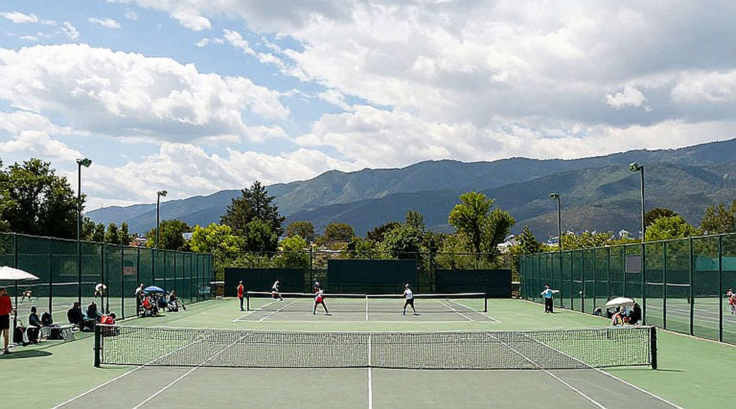 Một bản tin dầu mỏ đội lốt nhãn tennis: khi đường ống dữ liệu thể thao tự lừa mình