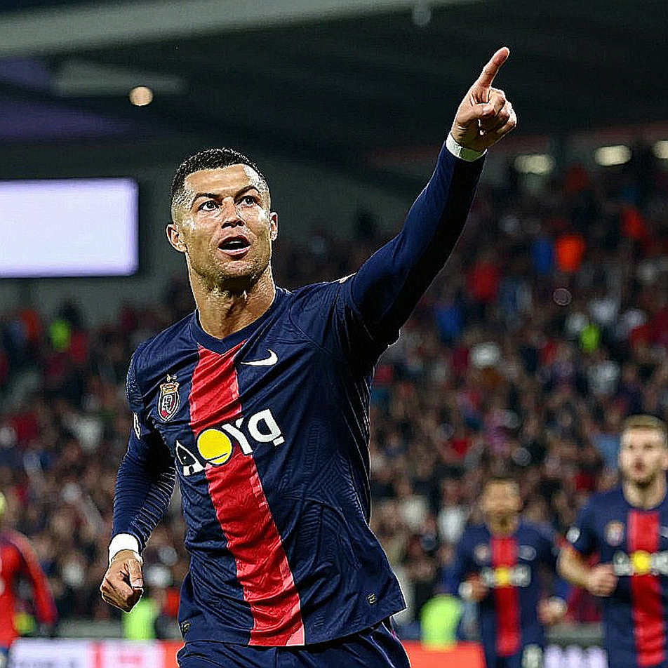 Ronaldo, Trabelsi và bài toán 'tập thể đứng trên cá nhân' của bóng đá hiện đại Ronaldo, Trabelsi và bài toán 'tập thể đứng trên cá nhân' của bóng đá hiện đại