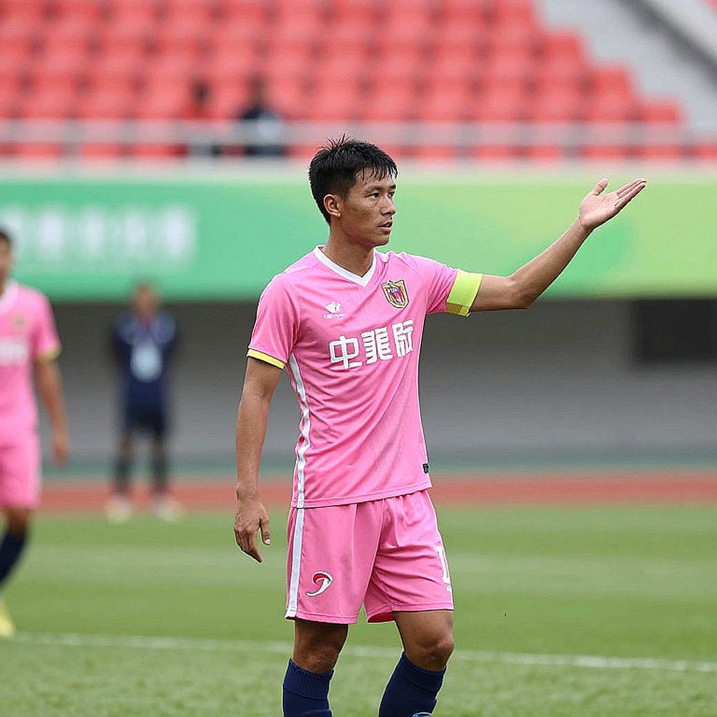 V.League mùa giải thường niên: đọc dòng tiền trước khi đọc bảng xếp hạng