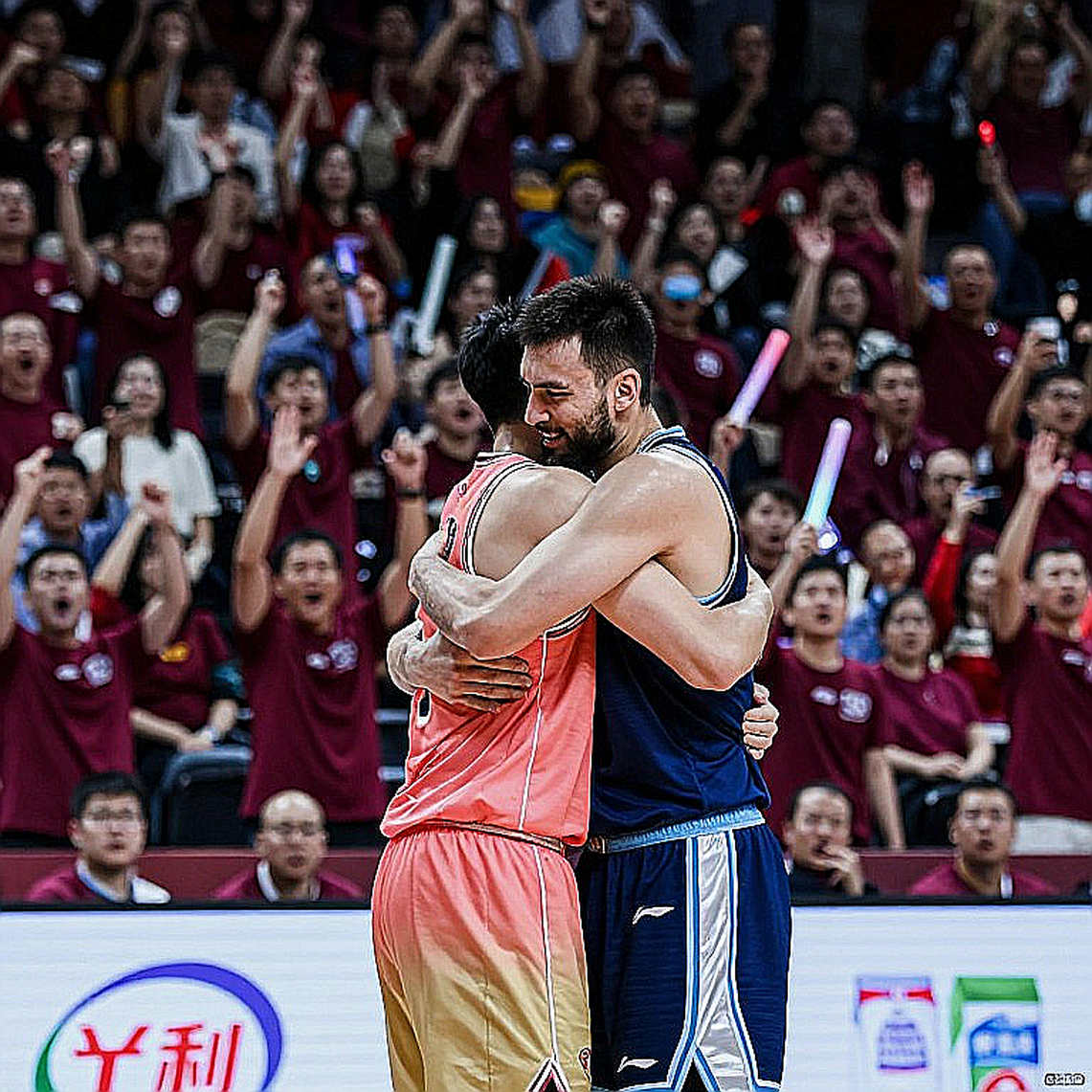 PJ Dozier và sáu trận đấu bị đọc sai: khi Anadolu Efes mua phòng ngự nhưng bị chấm điểm bằng cú ném