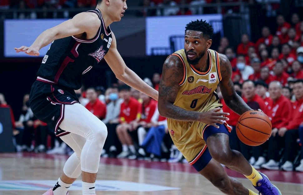 James Payosing ở UP Fighting Maroons: vai trò không được chấm điểm giữa mùa 89