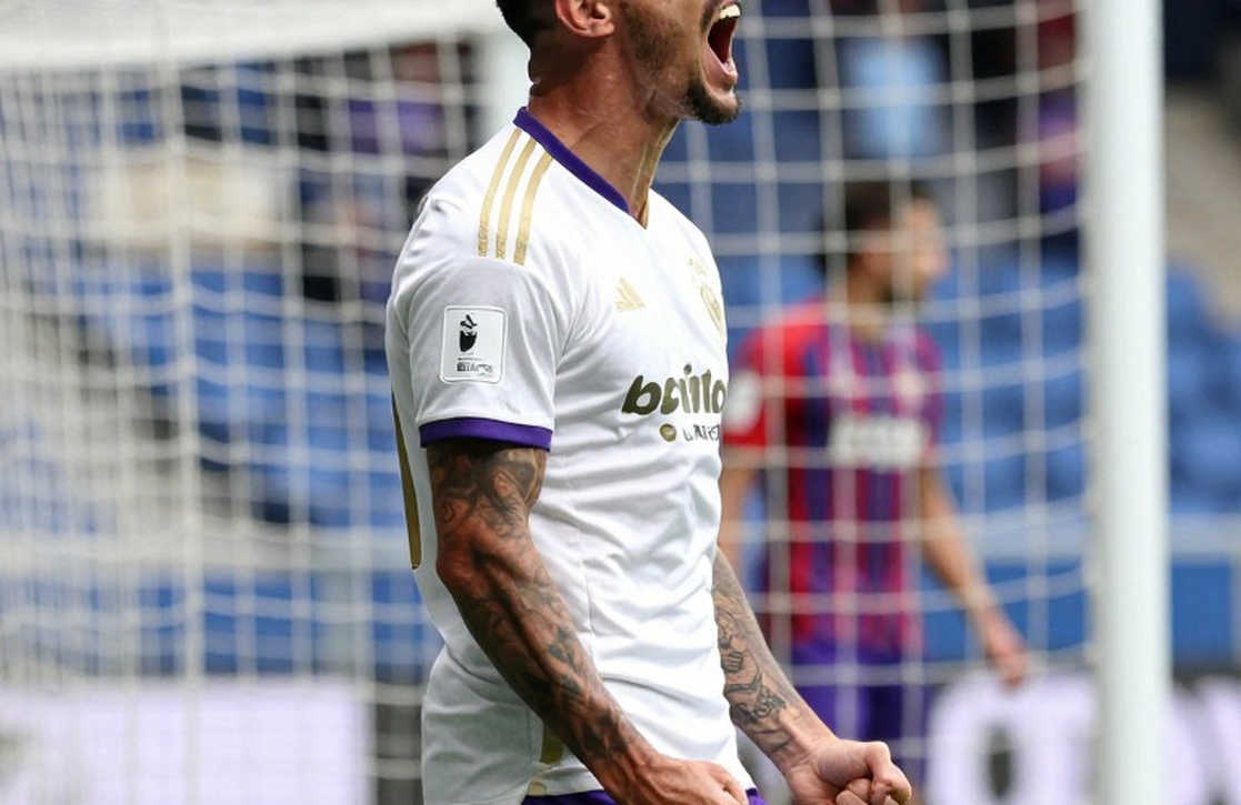 Cú sụt 1,1 triệu người theo dõi và chiếc áo số 7 bỏ trống: Ngày Ronaldo không còn là trung tâm của Bồ Đào Nha