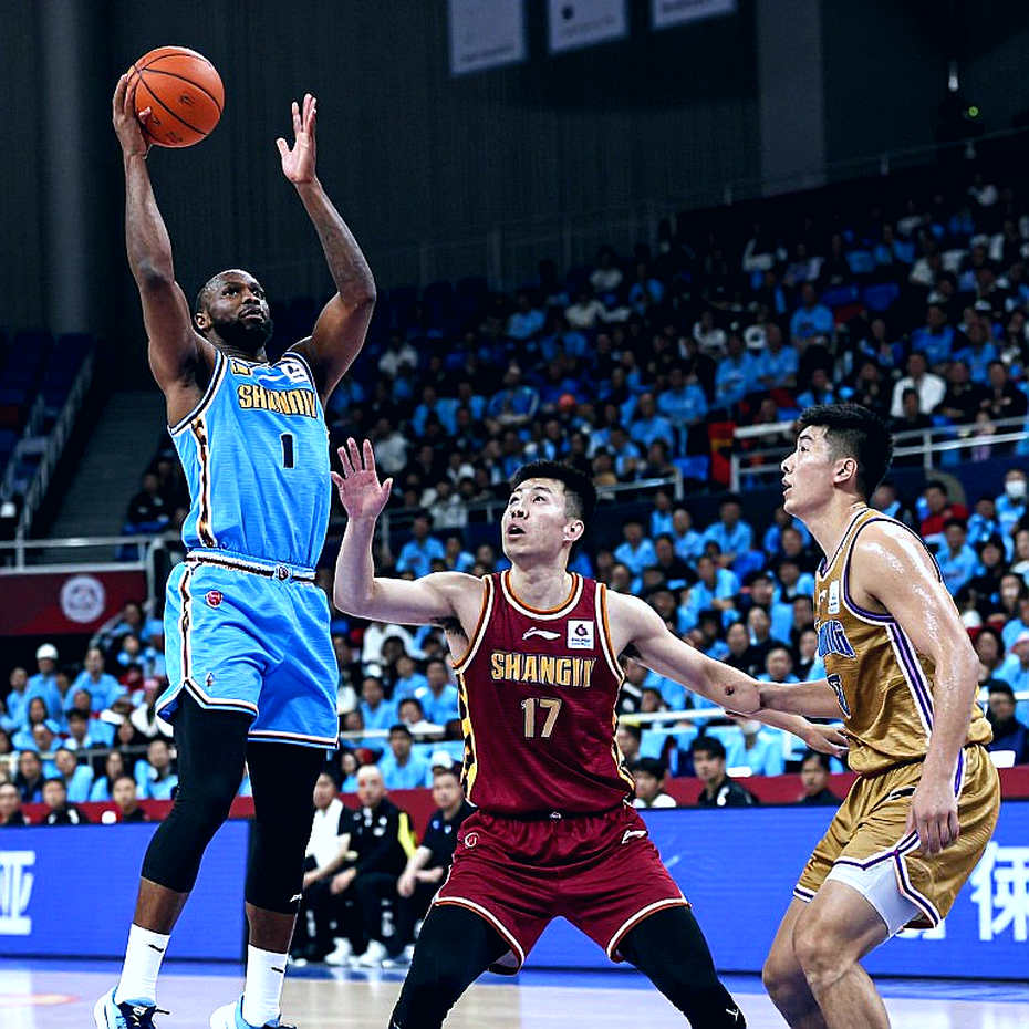 Mike James bùng nổ debut, Anadolu Efes thắng trận mở màn preseason Euroleague