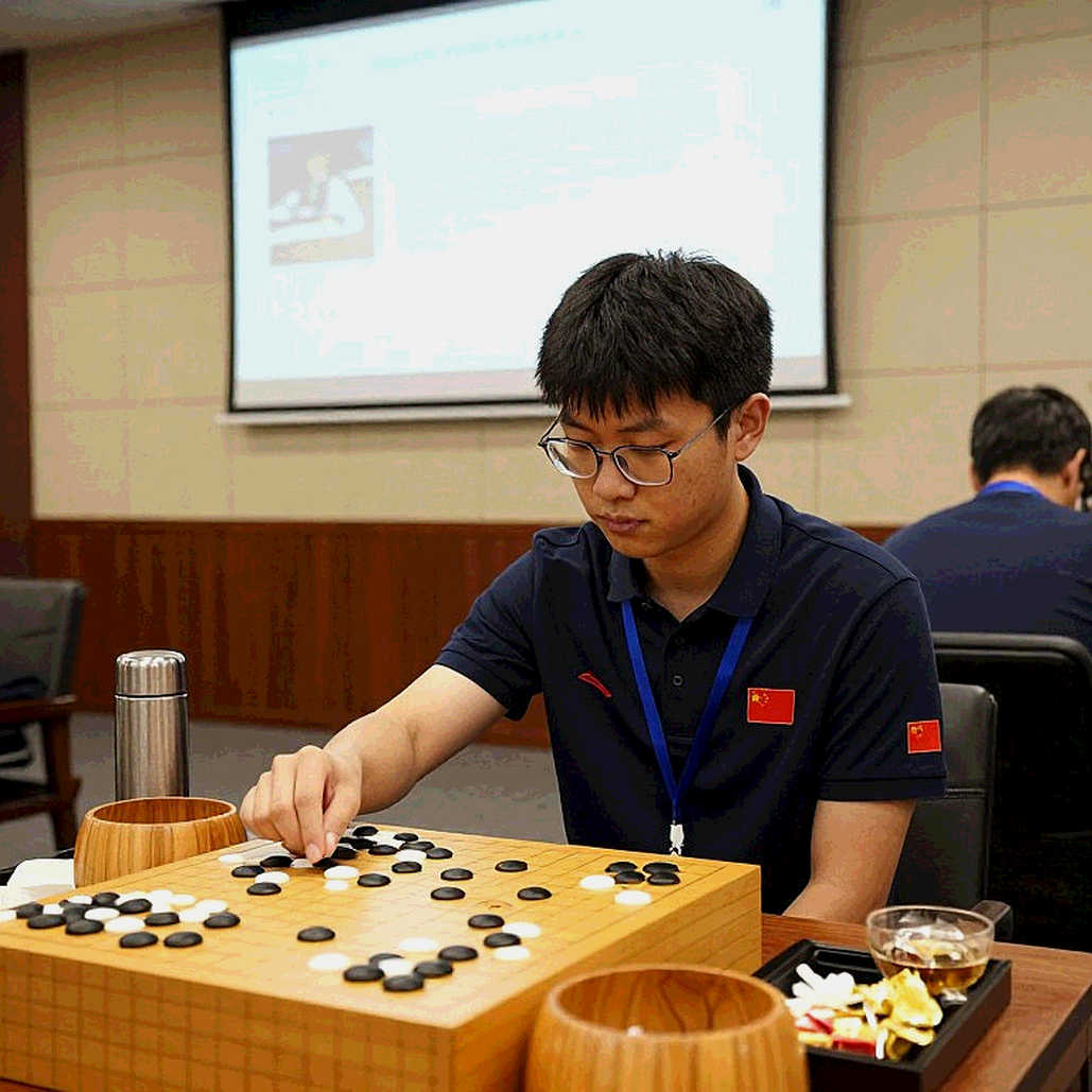 Nepomniachtchi bóp nghẹt Carlsen rồi thắng Sindarov bằng đồng hồ: Ganges Grandmasters gửi lời cảnh báo ở GCL 2026