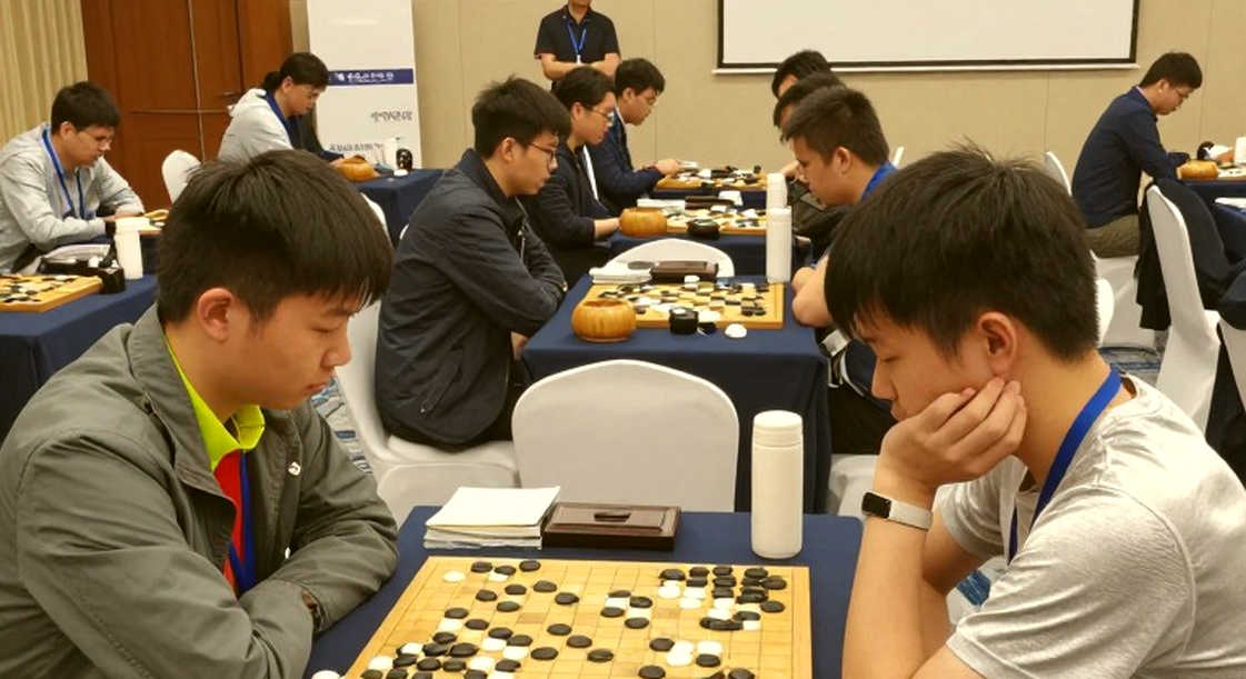 Nepomniachtchi bóp nghẹt Carlsen rồi thắng Sindarov bằng đồng hồ: Ganges Grandmasters gửi lời cảnh báo ở GCL 2026