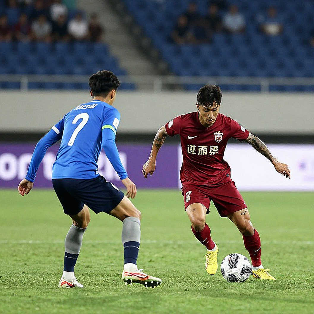 Thị trường chuyển nhượng V.League: ba con số, một điều khoản, và những gì không ai xác nhận