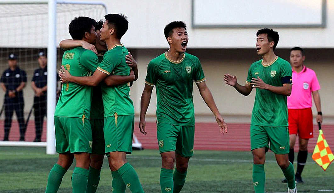 Paes, Romeny và tiếng còi hợp lệ: Indonesia đang mua lại thời gian